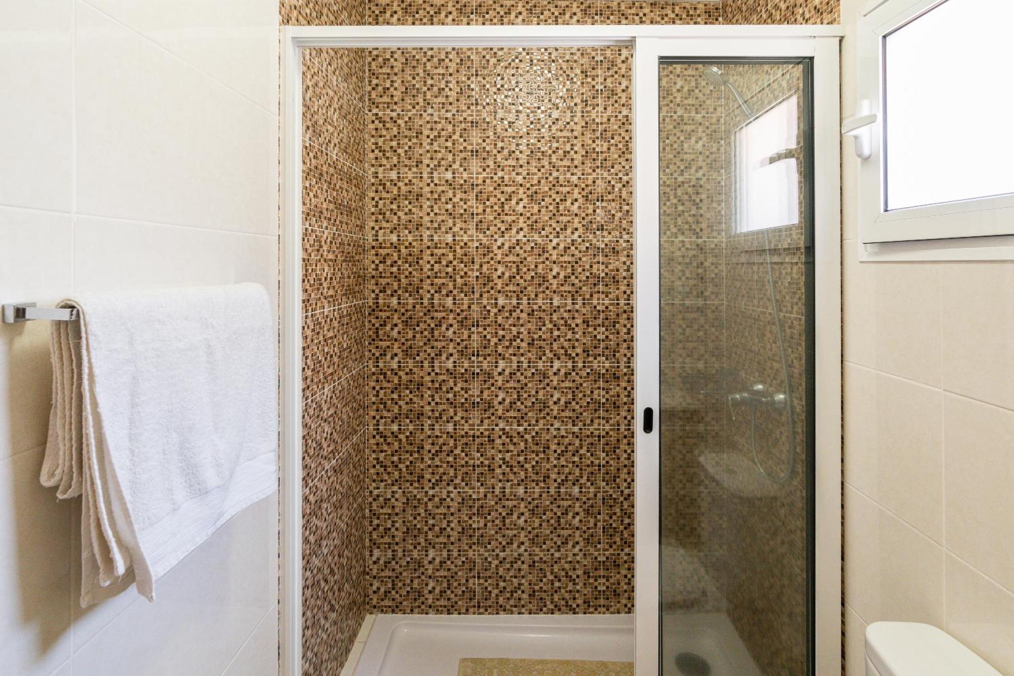 Green Doors - Ac And Free Parking Machico  Luaran gambar