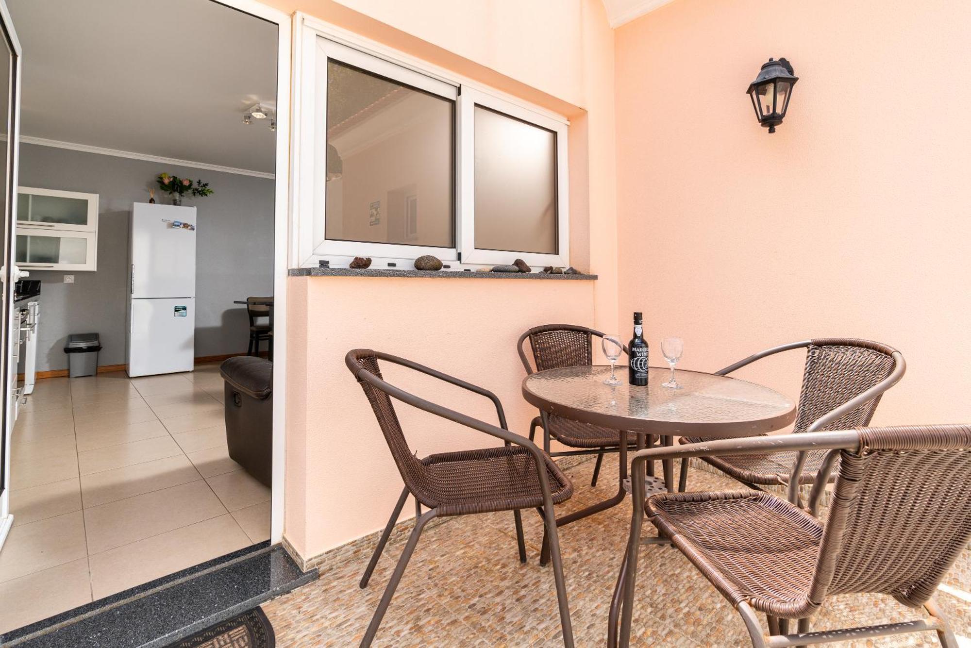 Green Doors - Ac And Free Parking Machico  Luaran gambar